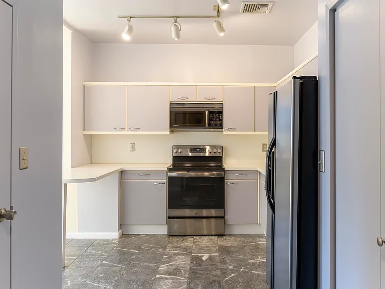 75 Liberty Ave #C17 — Photo 7