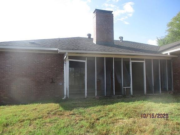 2nd image of 802 Grosvenor Dr