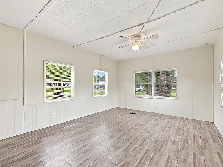 7205 Commons Blvd — Photo 10