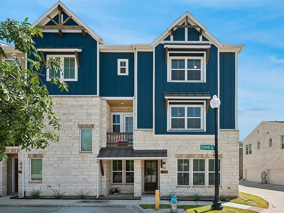 800 Comal Dr