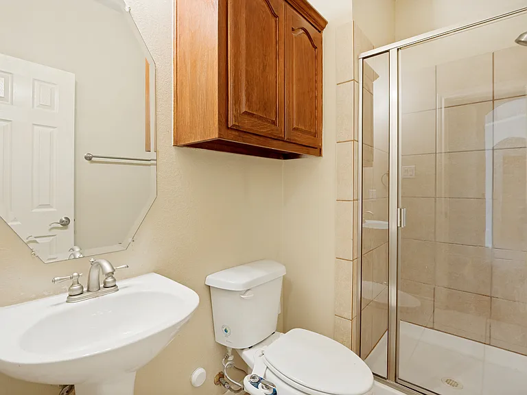 11800 Pondview Ln — Photo 35