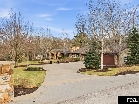 3rd image of 805 Ridgewood Ave