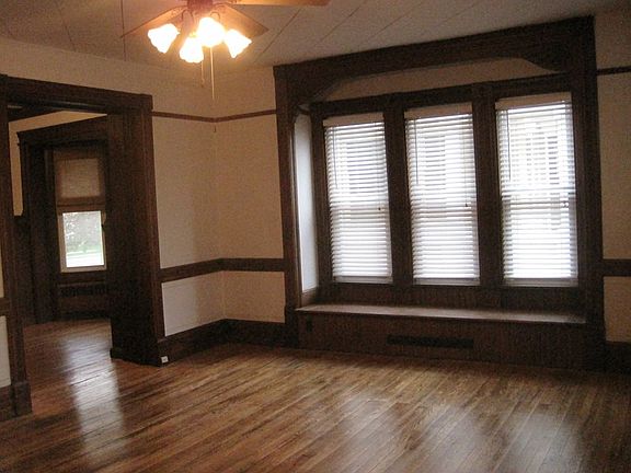 4th image of 374 W Church St