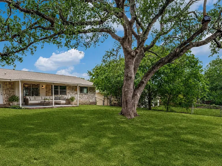 608 Booth Dr — Photo 6