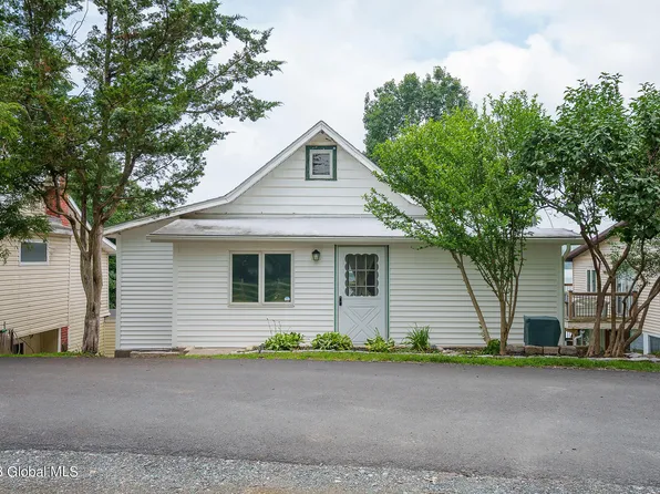 99 Electric Park Road, Chatham, NY 12184