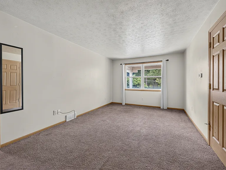 211 Park Ave #6 — Photo 3