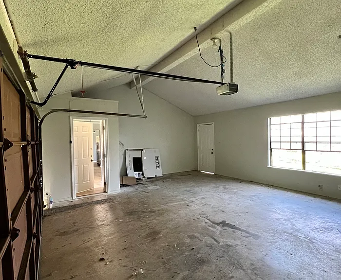 2504 Liberty Ln — Photo 6