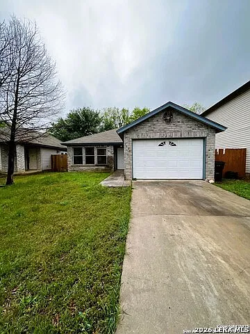3 bed, 1.0 bath, 1250 sqft, $1,350 — Photo 1