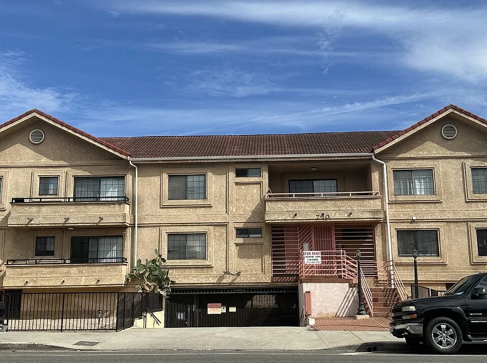 710 Crenshaw Blvd #106