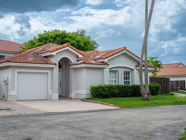 11252 NW 58th Ter — Photo 15