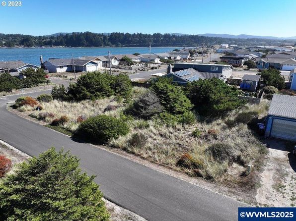 1901 Beachview Dr, Waldport, OR 97394