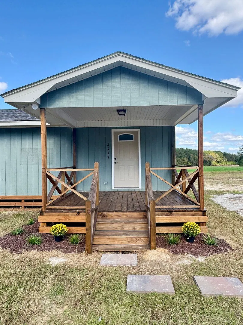 Country Cottage - Adorable 2 bedroom, 1 bath! Landscaping included! — Photo 1