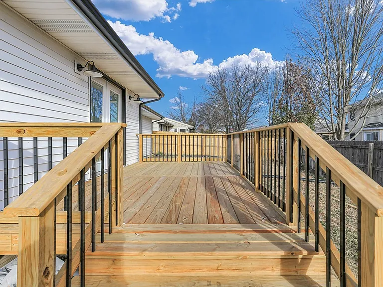 4011 Danbury Dr — Photo 25