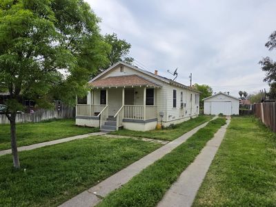 1032 N Brown Street, Hanford, CA, 93230