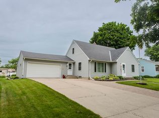114 S California Ave, Morris, MN 56267