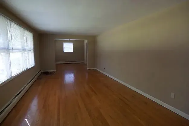 3 bed, 1852 sqft, $1,900 — Photo 3