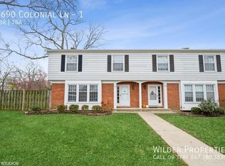 1690 Colonial Ln #1, Winnetka, IL 60093