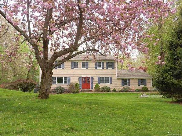 1 Columbus Dr, Carmel, NY 10512