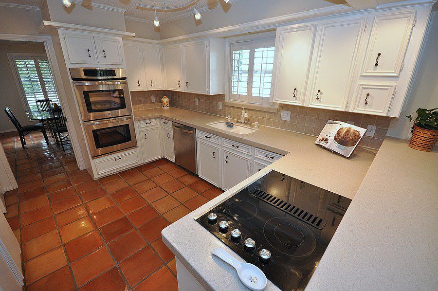 1st image of 10818 Holly Springs Dr