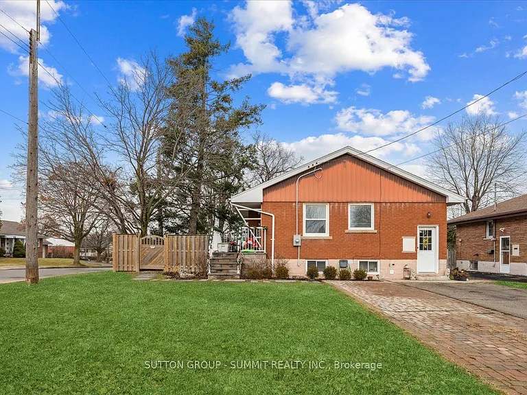 9 Grenadier Dr #UPPER — Photo 2