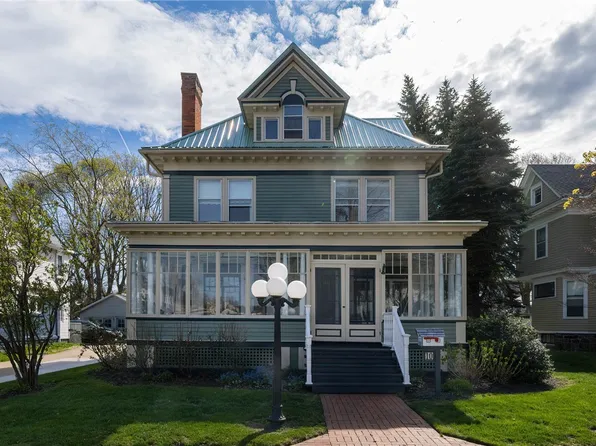10 Robinson St, North East, PA 16428