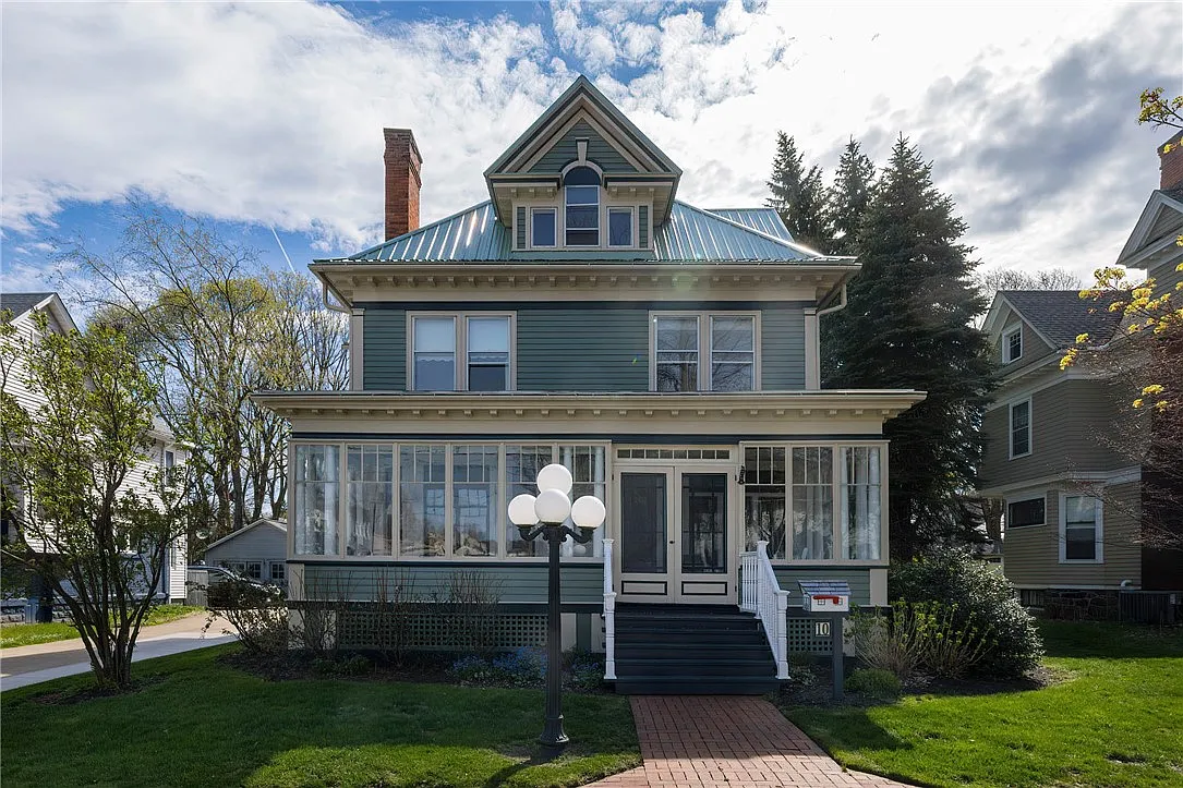 10 Robinson St photo 1