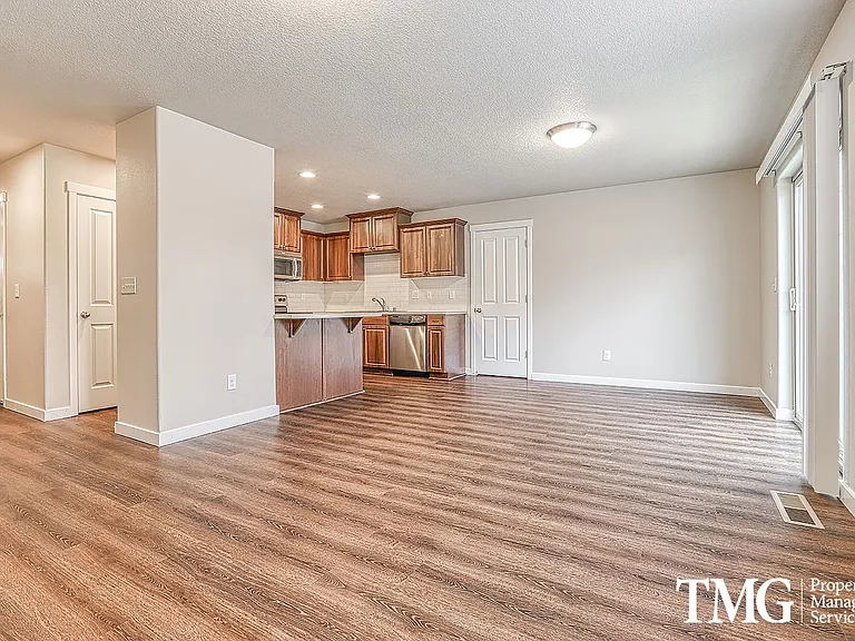 7115 NE 62nd St — Photo 2