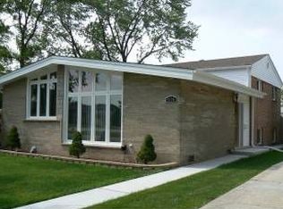 8554 W North Ter, Niles, IL 60714