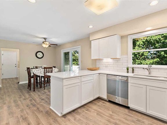 3rd image of 14578 Bexhill Ct