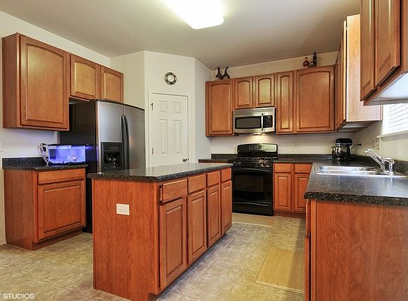 5th image of 2485 White Rose Dr