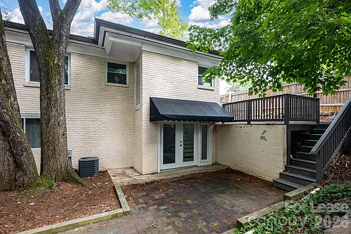 2525 Runnymede Ln Photo 1