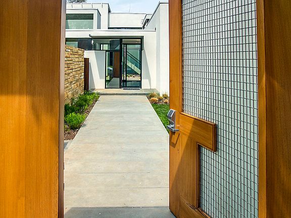 Welcome to 6011 Kirby