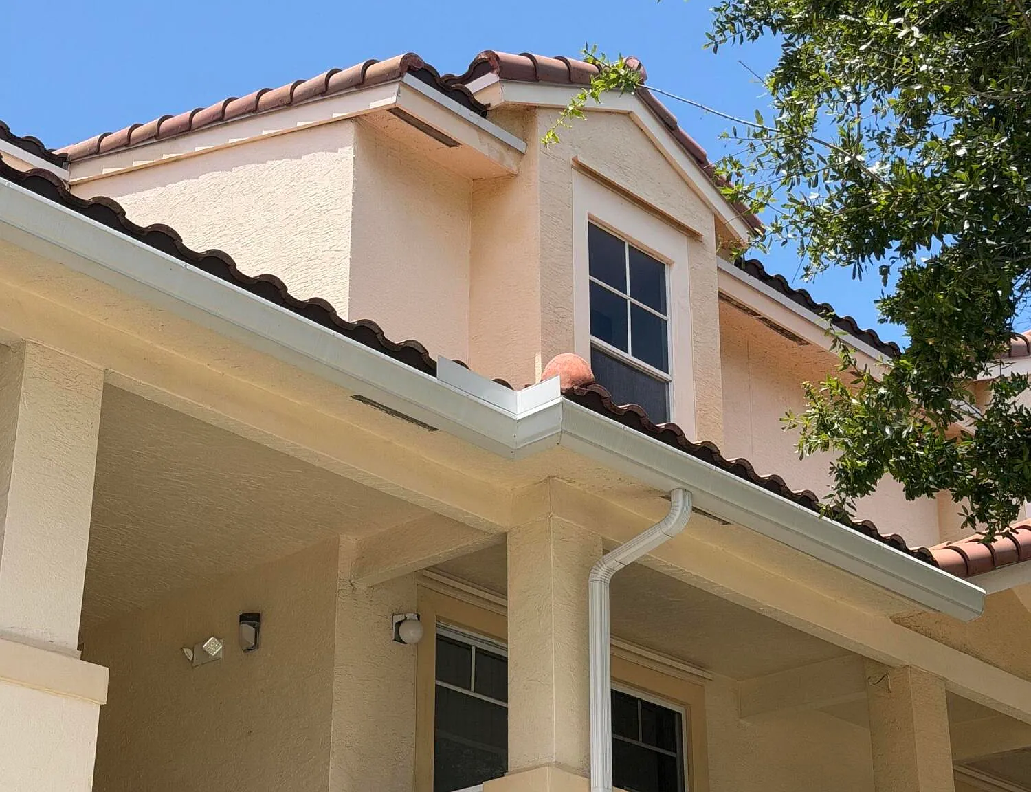 2 bed, 2.0 bath, 1101 sqft, $5,000 — Photo 3