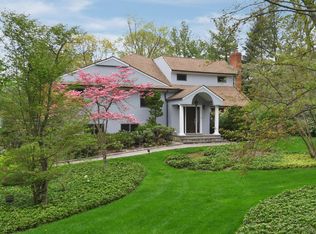 31 Middle Rd, Port Washington, NY 11050