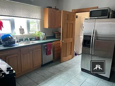 3 bed, 1.0 bath, 2035 sqft, $3,700 — Photo 2