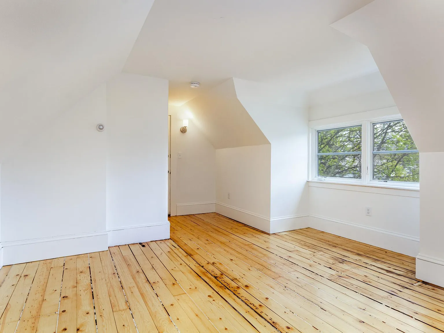 89 N Prospect St — Photo 1