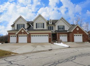 19 Harborside Way, Hawthorn Woods, IL 60047