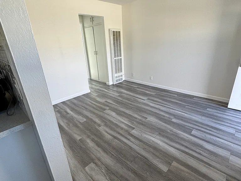 1359 Lewis St — Photo 5