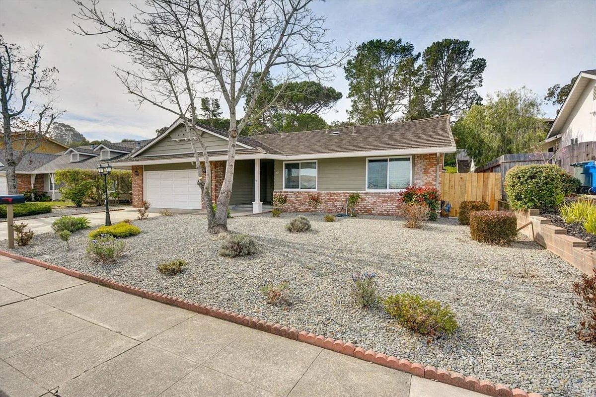 4 bed, 2.5 bath, 2010 sqft, $7,980 — Photo 3