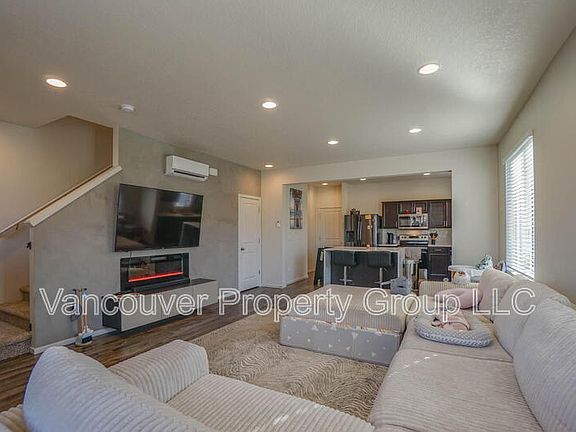 5th image of 2001 NE Four Seasons Ln