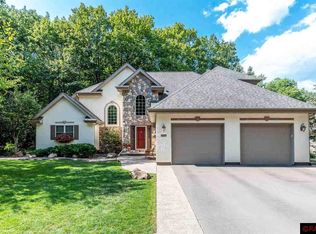 121 Bartholomew Ln, Mankato, MN 56001