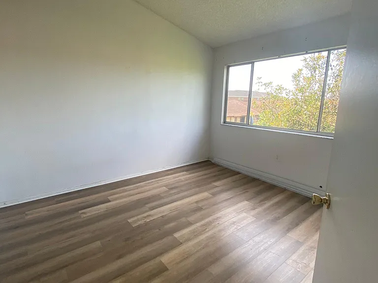 842 Monopoly Ct — Photo 14