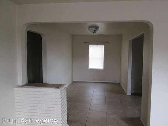 5th image of 800 Vassar Dr NE