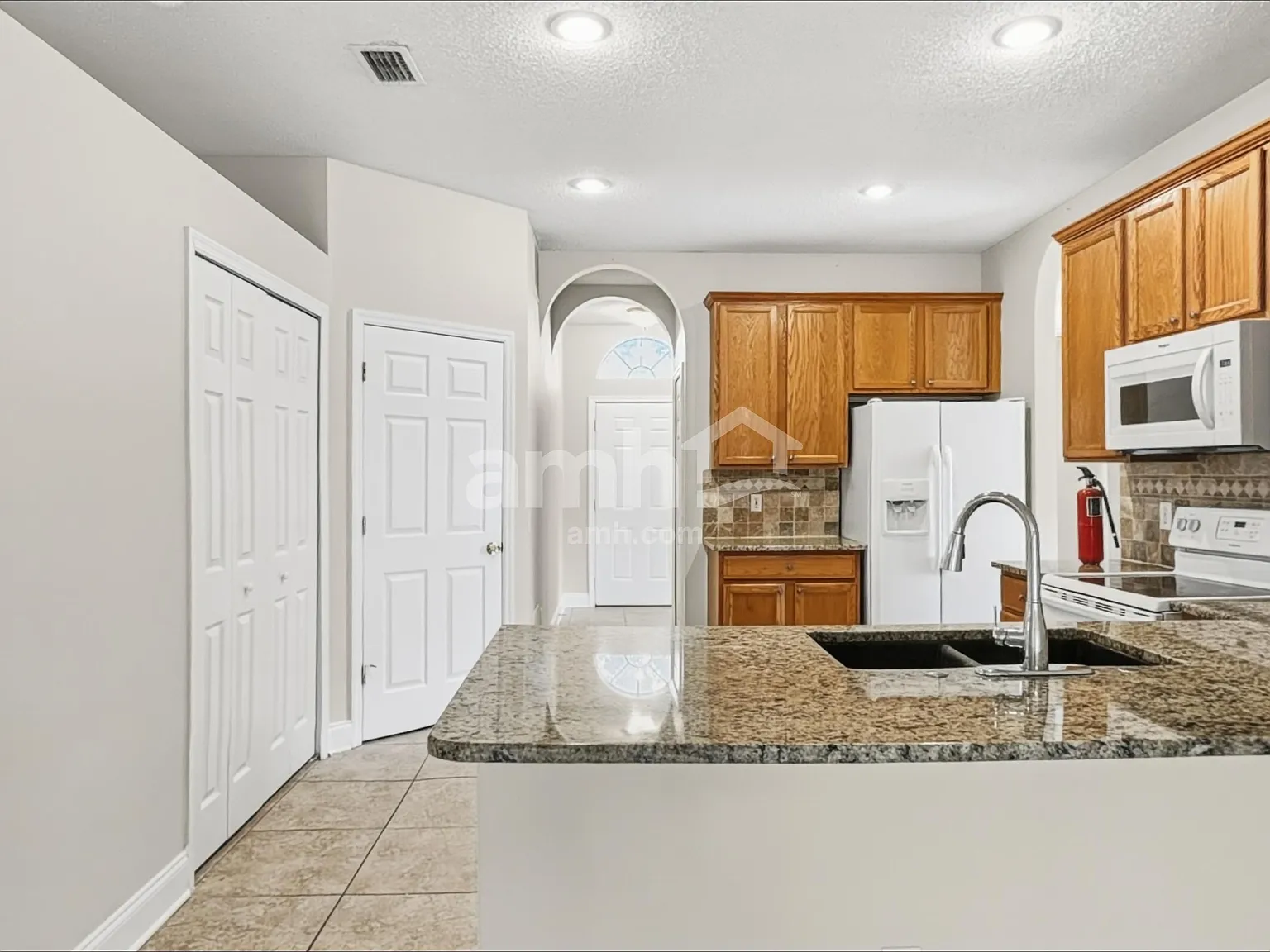 4 bed, 2.0 bath, 1888 sqft, $2,700 — Photo 3