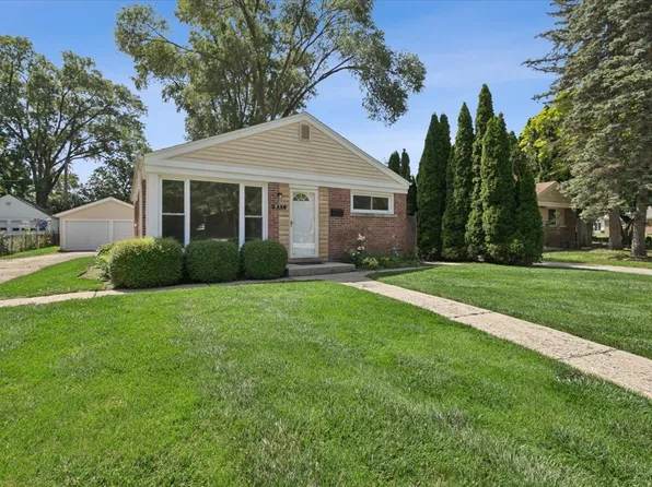837 Lange St, Mundelein, IL 60060
