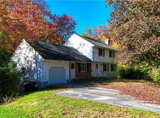 8 Sunset Dr, Smithfield, RI 02917