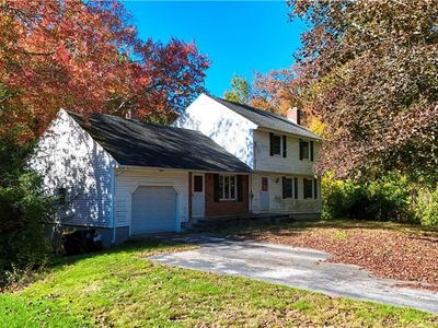 8 Sunset Dr, Smithfield, RI, 02917