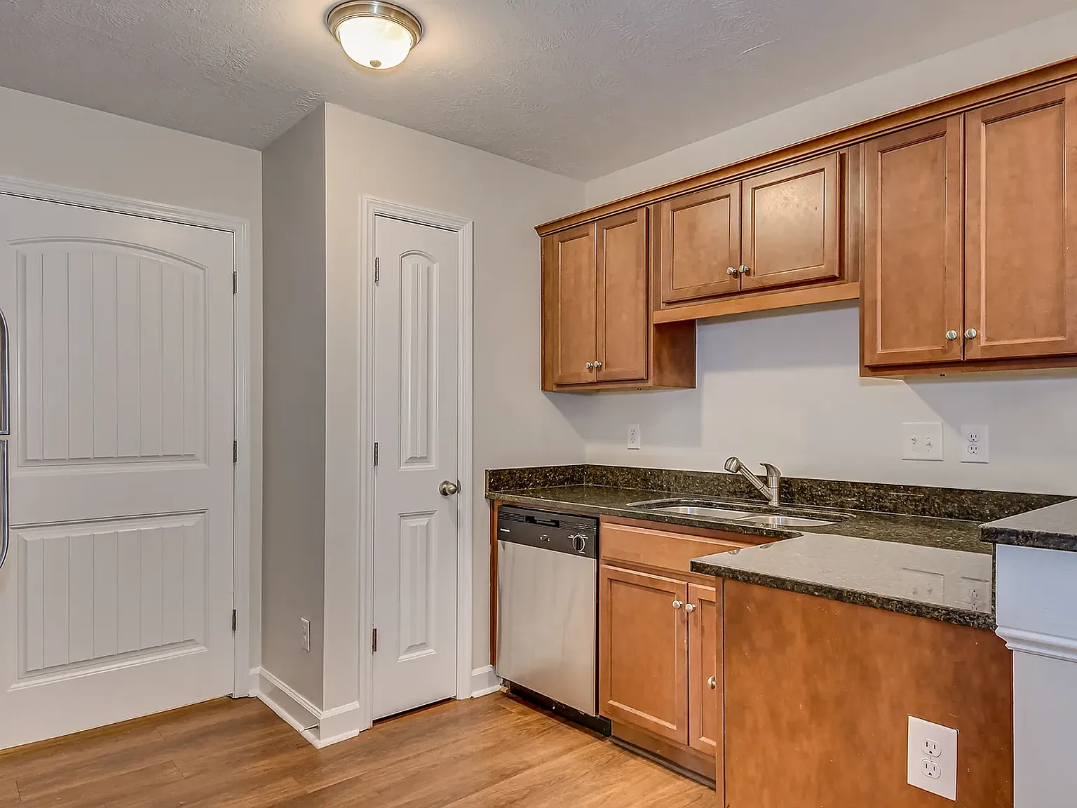 Stonewyck Luxury Townhomes — Photo 3