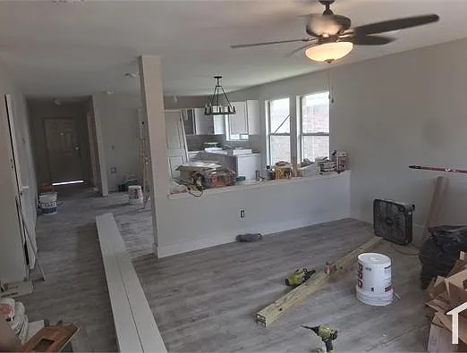 2467 Mallory Ln — Photo 7