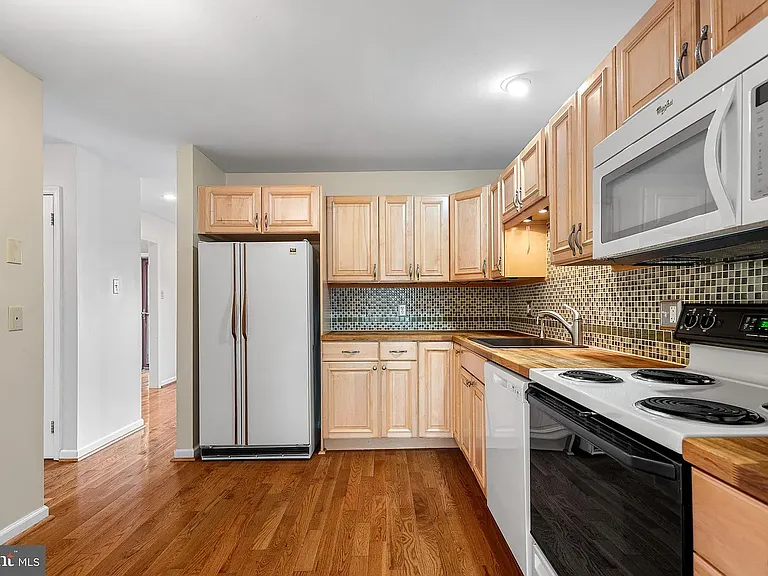 60 Iroquois Ct — Photo 29